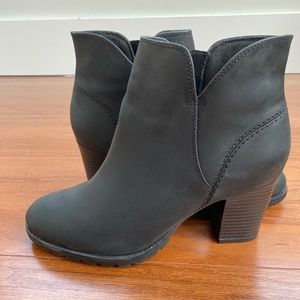 CLARKS Verona Trish Black Leather Booties